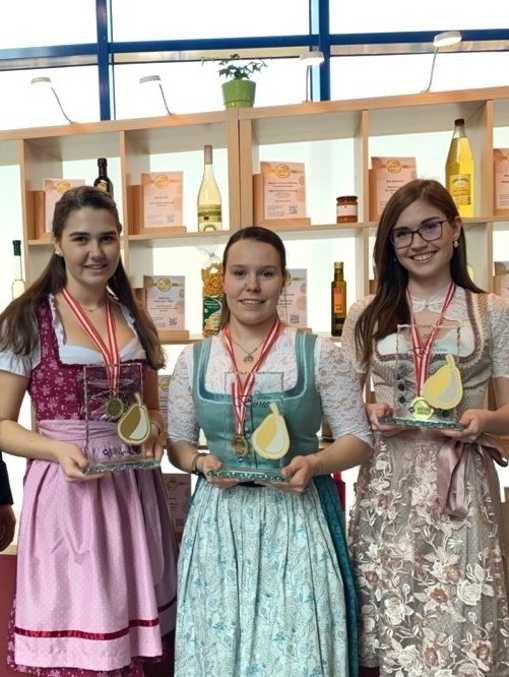 Schifter, Schmid und Svehla mit ihren Auszeichnungen