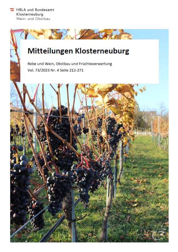Umschlag - Mitteilungen Klosterneuburg 2023/4 - Rebstock mit blauen Weintrauben im Herbst