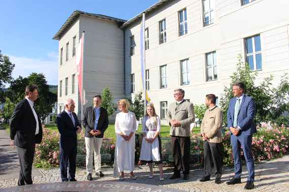 Gruppenbild zur Ehrung als NÖ Weingut des Jahres 2022