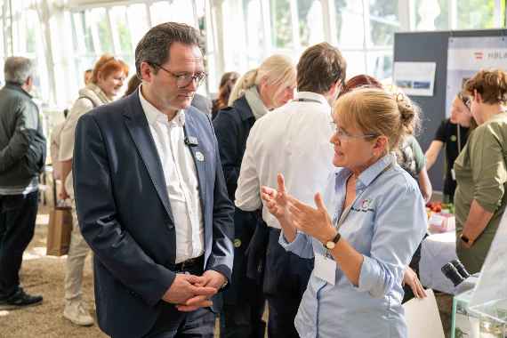 BM Totschnig im Gespräch mit Dr. Riedle-Bauer