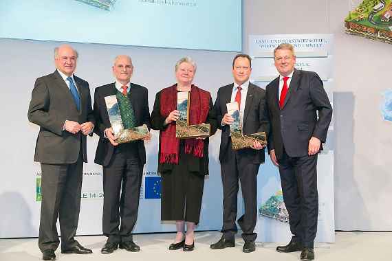 Landeshauptmann Pröll und Bundesminister Rupprechter sowie die Direktoren der Höheren Schulen von Sitzenberg, Josephinum und Klosterneuburg