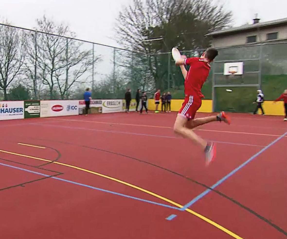 Schüler am Sportplatz