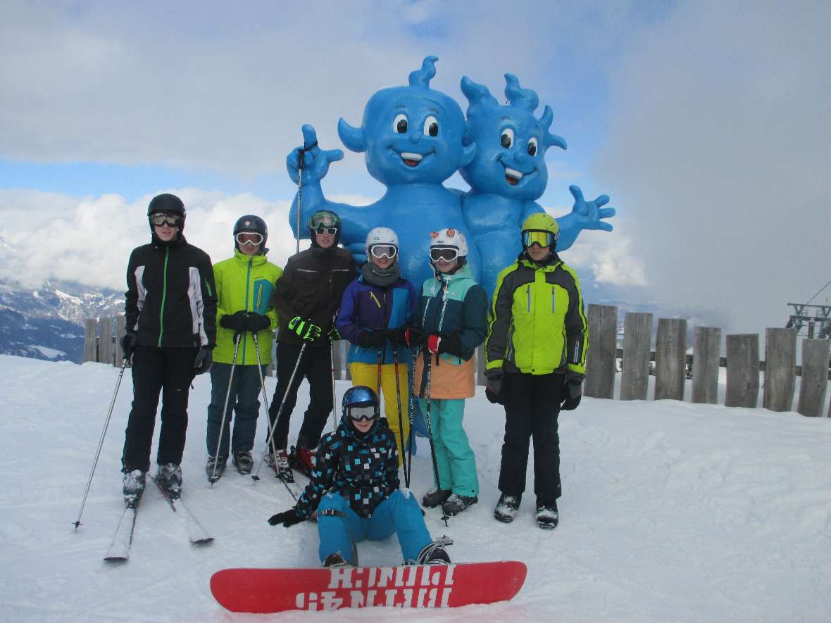 Schikursgruppe 3 mit Blick ins Tal 
