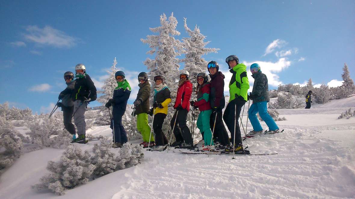 Schikursgruppe 2 in Winterlandschaft