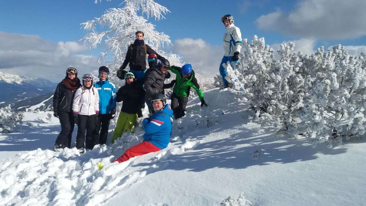 Schikursgruppe 2 in Winterlandschaft