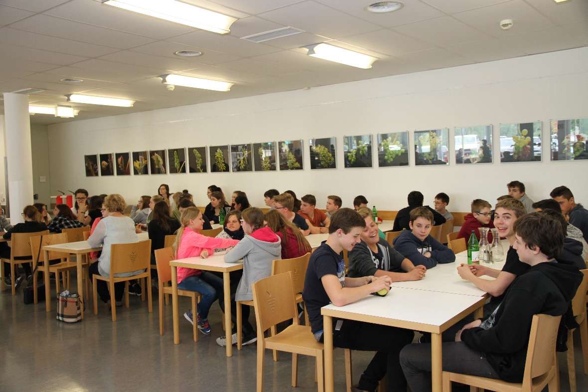 Mittagessen im Speisesaal des Internats
