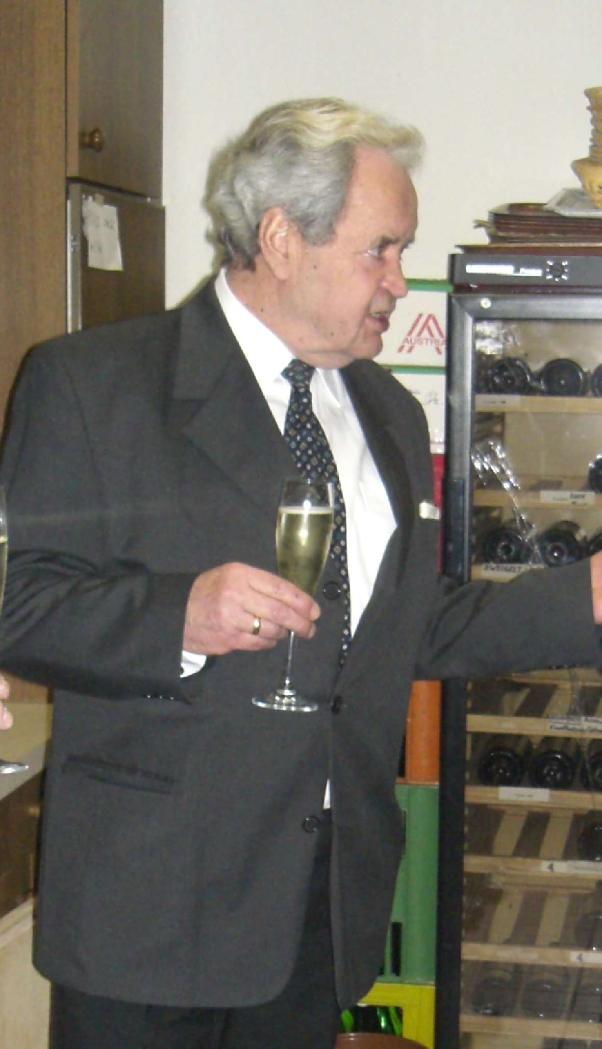 HR DI Dr, Josef BARNA