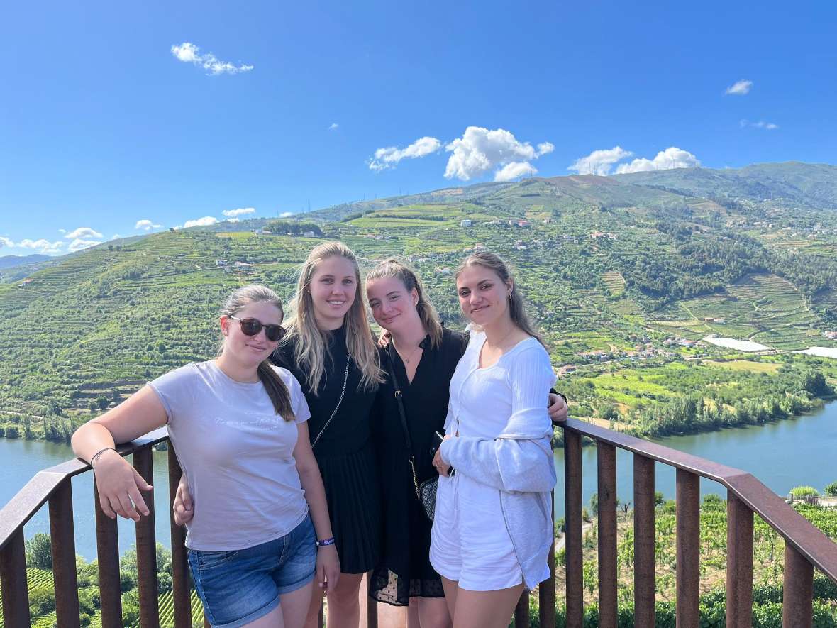 Douro-Tal mit Schülerinnen-Gruppe