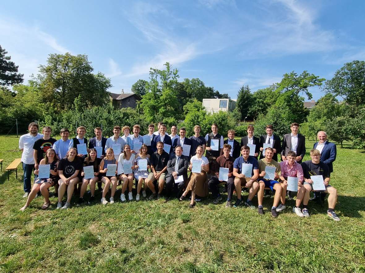 Gruppenfoto mit allen Absolventen der Jungsommelier-Ausbildung
