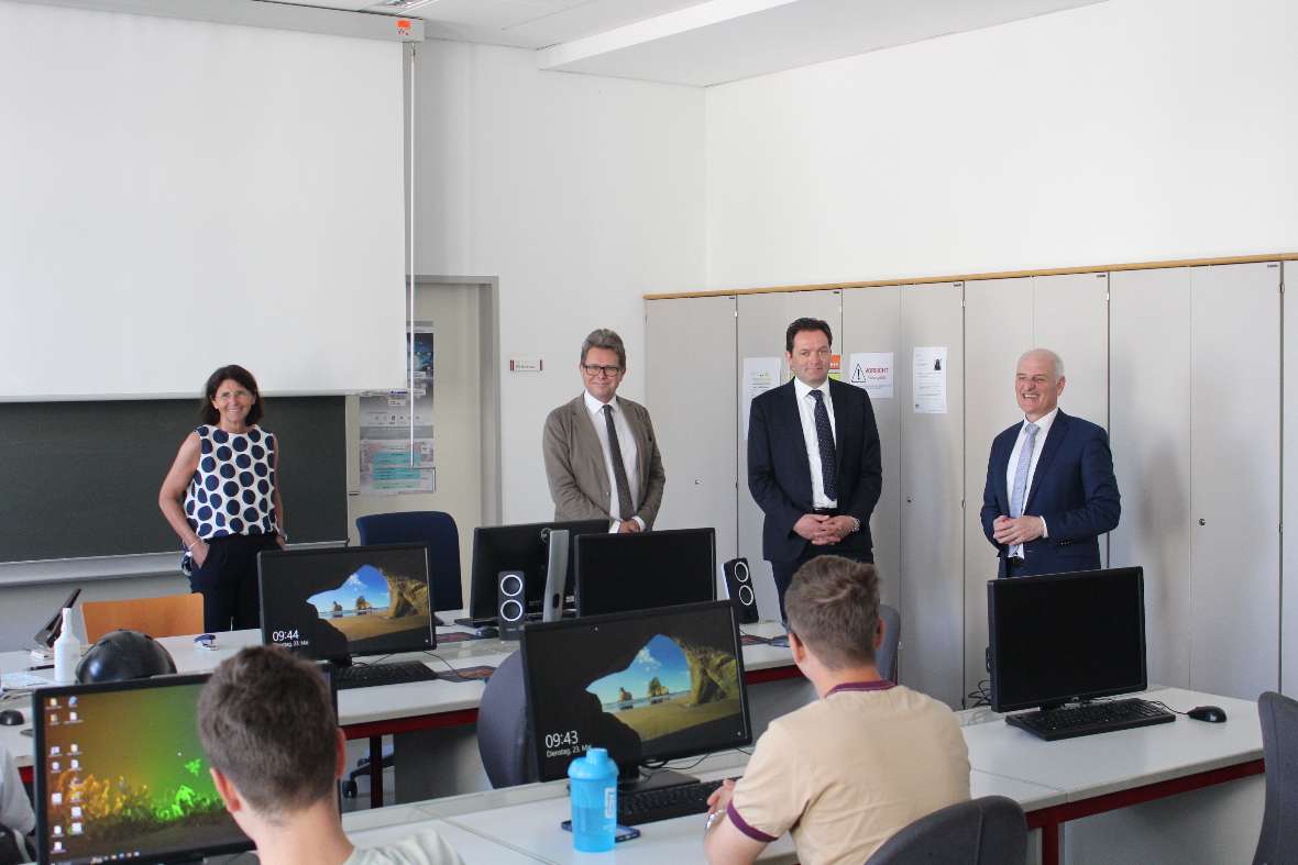 Unterricht im EDV-Saal