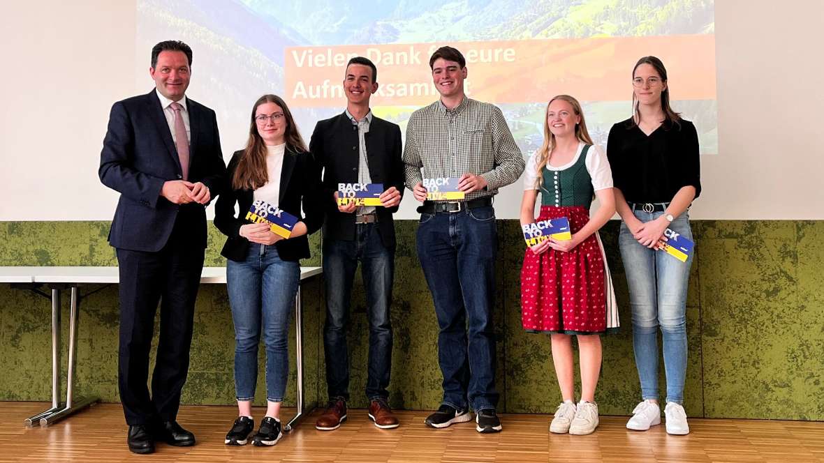 Siegerehrung mit BM Totschnig und Viktoria Sattler und anderen