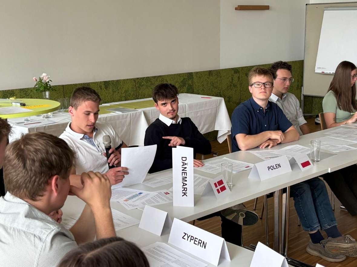 Schüler:innen bei der Ratssitzung