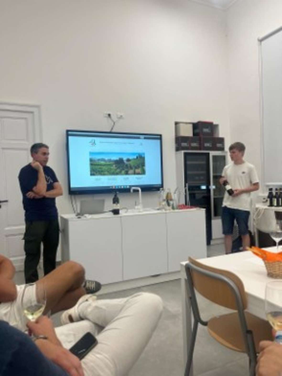 Weinpräsentation in der Schule in Alba
