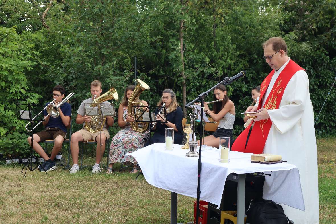 hw Herr Pius und Schulorchester